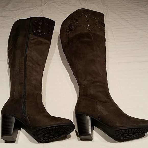 Boots - Picture 3 of 5